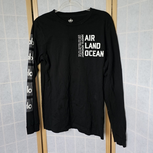 Alo Yoga Long Sleeve Tee Shirt - Picture 2 of 6